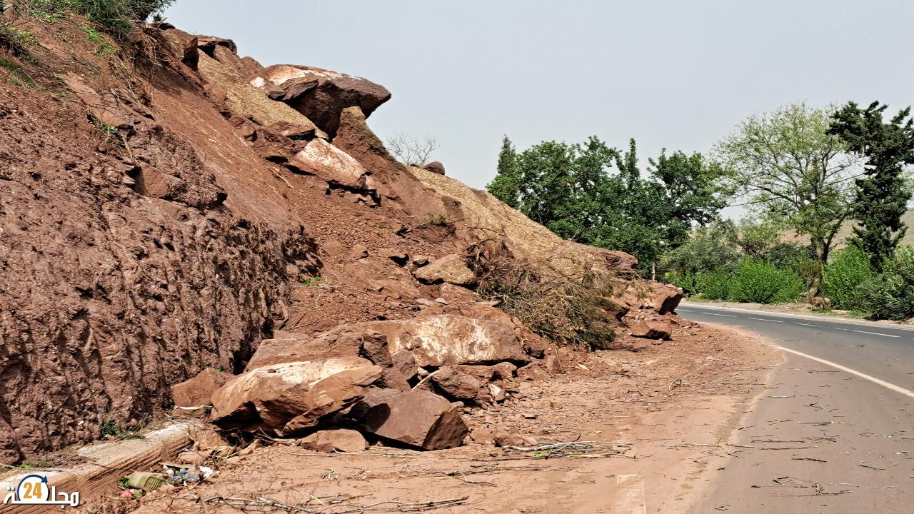 تزايد مخاطر الإنهيارات الصخرية على طريق أوريكا – ستي فاضمة وسط نداءات بالتدخل