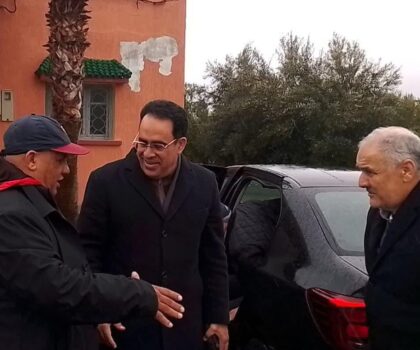 سيدي قاسم : ” عادل بنحيمود ” في زيارة ميدانية لدوار أولاد دواد