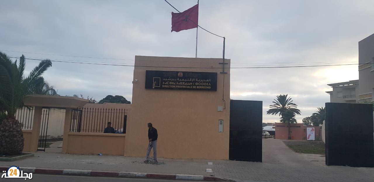 جماعة جاقمة .. مدير مؤسسة تعليمية يمنع تلميذا من ذوي الإعاقة الجسدية من متابعة دراسته