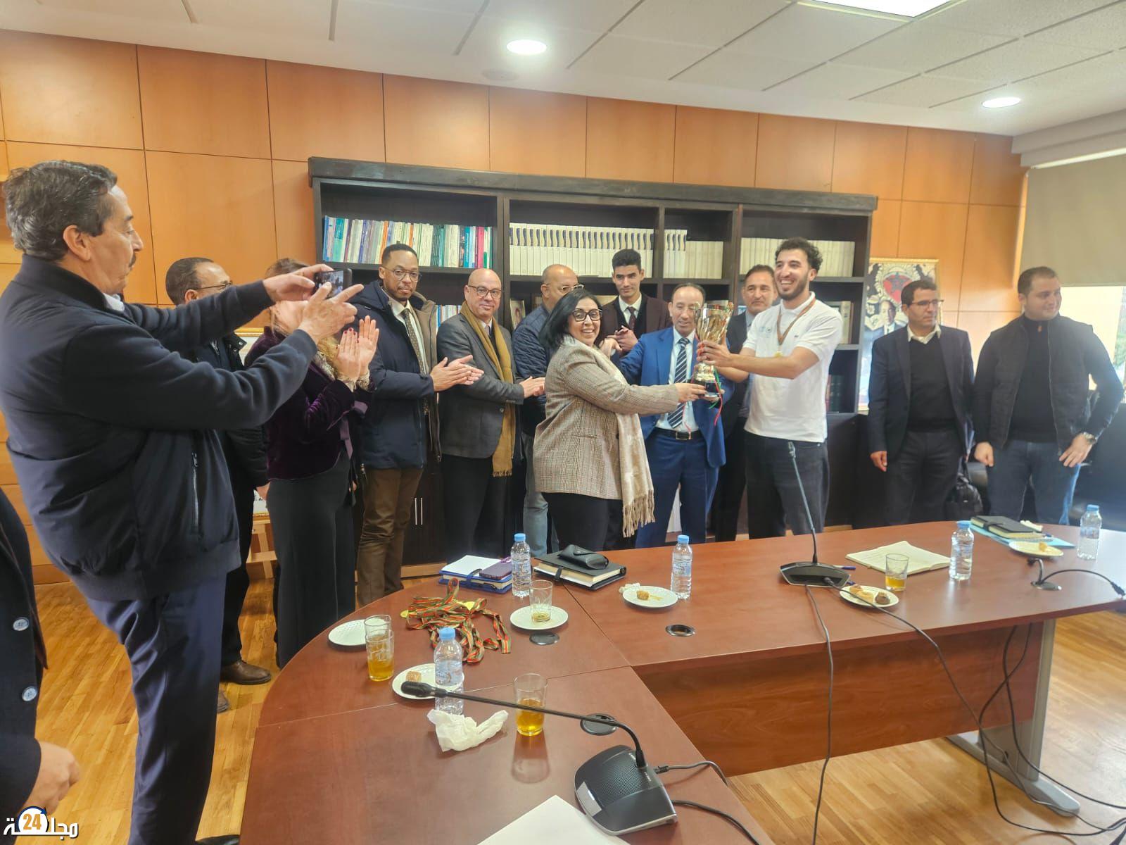 كلية العلوم القانونية والاقتصادية والاجتماعية – أكدال تحتفي بفريقها الرياضي وتؤكد انخراطها في دعم التميز الطلابي والبحث العلمي