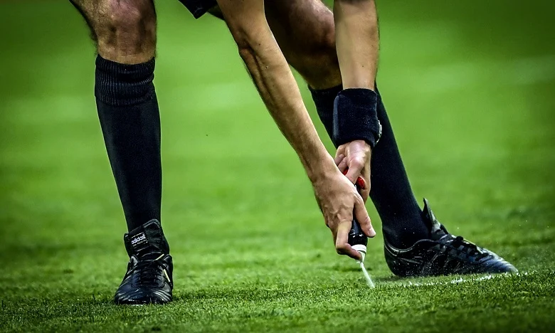 الجولة 13..هؤلاء الحكام يقودون مبارتي الكوكب المراكشي و أولمبيك آسفي