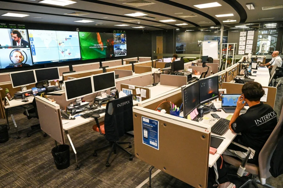 الإنتربول ترصد من سنغافورة الجرائم السيبرانية و ”تهديد” الذكاء الإصطناعي