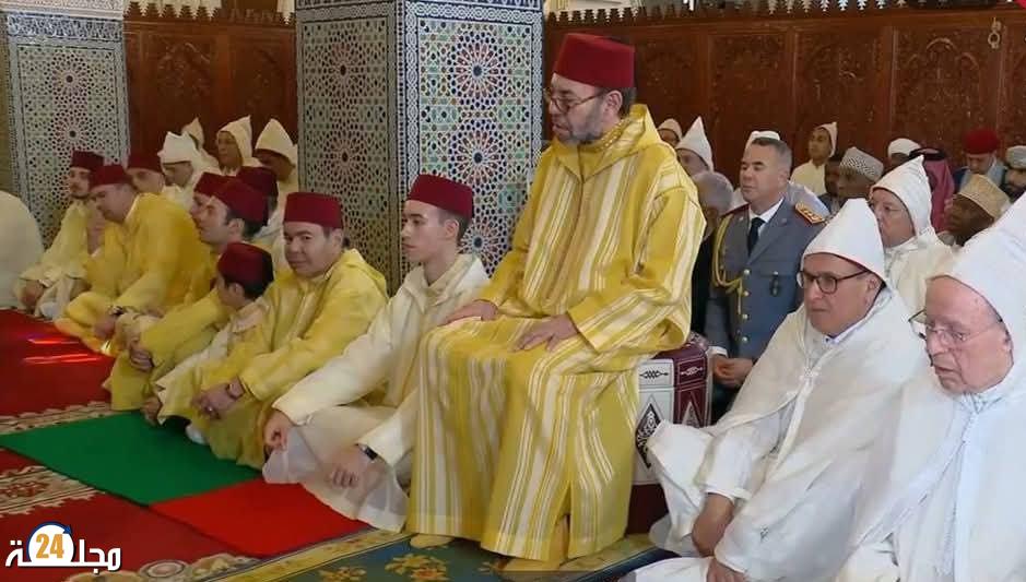 جلالة الملك محمد السادس يؤدي صلاة عيد الفطر بالرباط ويتقبل التهاني بالمناسبة