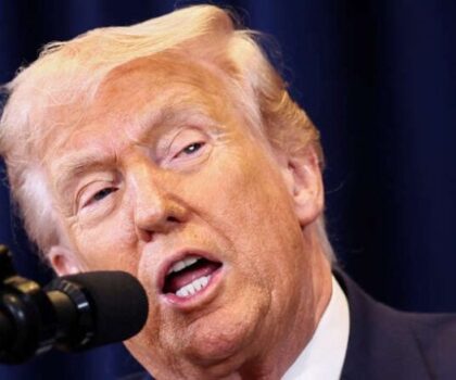 ترامب يهدد بضرب منشآت الطاقة الإيرانية وطهران تتوعد برد واسع على المصالح الأمريكية والإسرائيلية