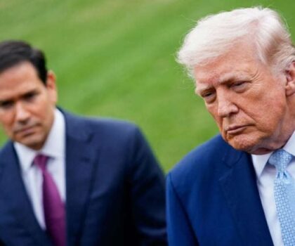 ترامب يلوح بتقليص العمليات ضد إيران مع تعزيز الانتشار العسكري الأمريكي في الشرق الأوسط