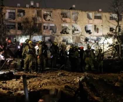 تصعيد خطير في النقب: ضربات صاروخية متبادلة تسفر عن قتلى وجرحى وأضرار واسعة