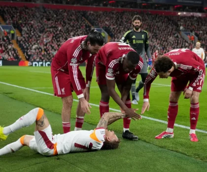 نادي غلطة سراي التركي يتقدم بشكوى ضد نادي ليفربول الإنجليزي عقب بثر إصبع لاعبه خلال المقابلة