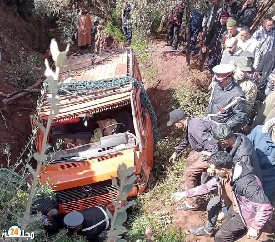 فاجعة دمنات تعيد مأساة النقل الجبلي إلى الواجهة بعد مصرع ثلاثة أشخاص وإصابة العشرات