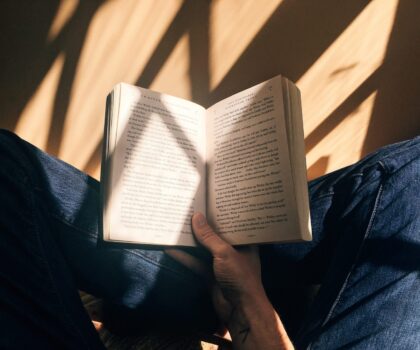 القراءة في رمضان… رحلة روحية وإبداعية في عوالم القرآن والكتاب القراءة في رمضان… رحلة روحية وإبداعية في عوالم القرآن والكتاب