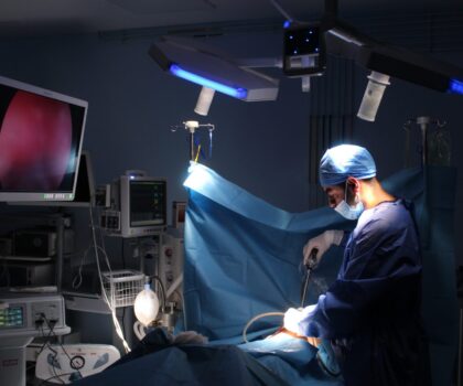 سابقة طبية بورزازات..نجاح عمليتين دقيقتين بالمنظار ينهي معاناة طفلين