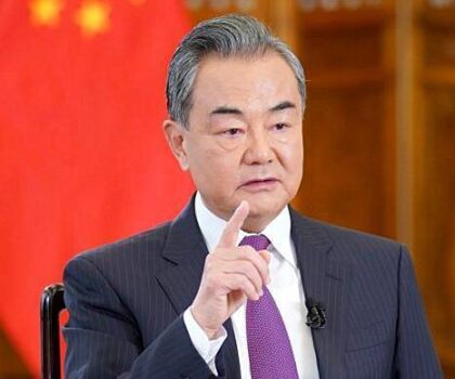 الصين تعلن دعمها لإيران وتدعو إلى وقف فوري للتصعيد العسكري