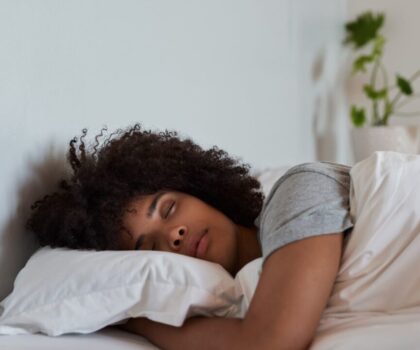 أطعمة ومشروبات غنية بالميلاتونين للتخلص من الأرق وتحسين جودة النوم