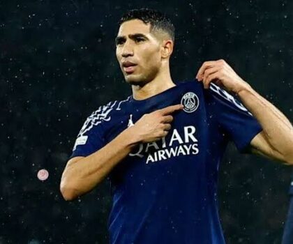 أشرف حكيمي يواصل التألق ويقود باريس سان جيرمان بثبات في دوري الأبطال والدوري الفرنسي