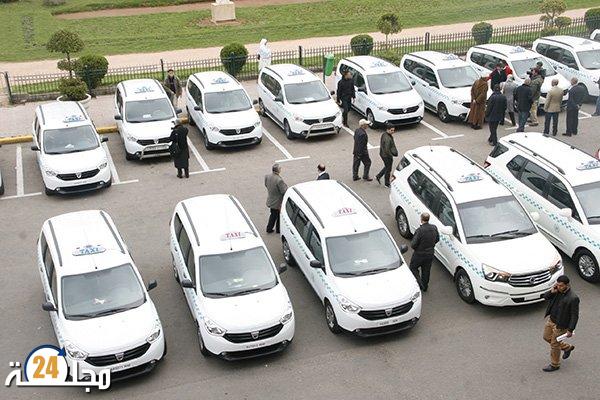 أزمة النقل بالجديدة تتصاعد ونقابة الصحفيين تدخل على خط “تهديدات الطاكسيات الصغيرة”