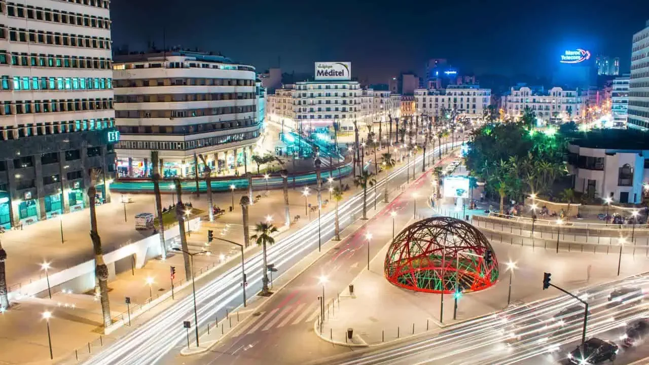 لوفيغارو: الدار البيضاء مدينة نابضة بالحياة ومنفتحة على الأطلسي وتتجاوز دورها الاقتصادي