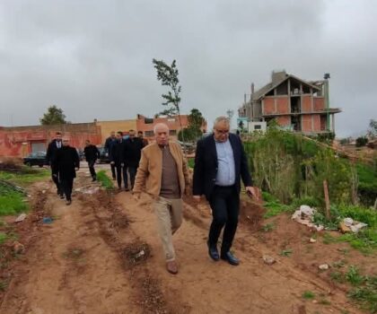 عامل إقليم خنيفرة يتفقد أوراشا تنموية بموقع الشلال ويقف على تقدم المشاريع