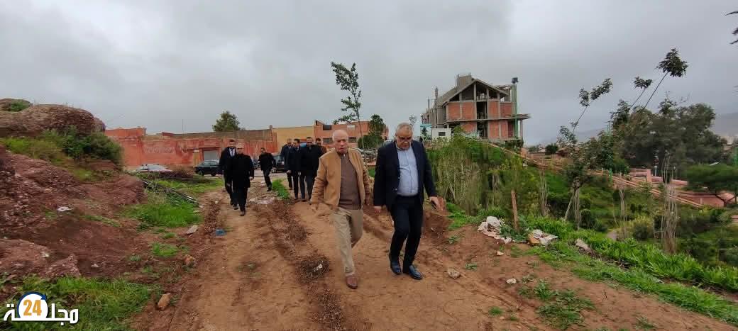 عامل إقليم خنيفرة يتفقد أوراشا تنموية بموقع الشلال ويقف على تقدم المشاريع