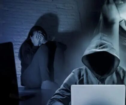 ابتزاز إلكتروني يهز مسار خطوبة بين وزان وسطات… شابة تتحدى التشهير وتتجه إلى القضاء بدعم من المنظمة الوطنية للحماية الإلكترونية…