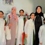 بمناسبة اليوم العالمي للمرأة… أطفال مركز الإيواء بابن جرير يوزعون الورود والمصاحف على نساء المدينة