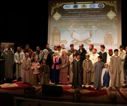 تراتيل النور في ليل رمضان.. مدينة ابن أحمد إقليم سطات تحتفي بفرسانِ الوحي وتتوج حناجر الذهب في عرس قرآني مشهود