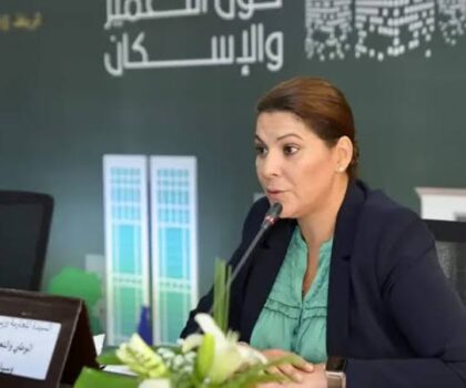 المنصوري تحذر من المعارضة المخملية وتطالب بالكفاءات