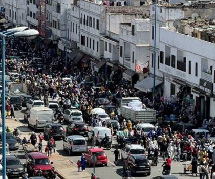 ازدحام مروري بدرب السلطان مع اقتراب عيد الفطر وإقبال مكثف على أسواق الملابس