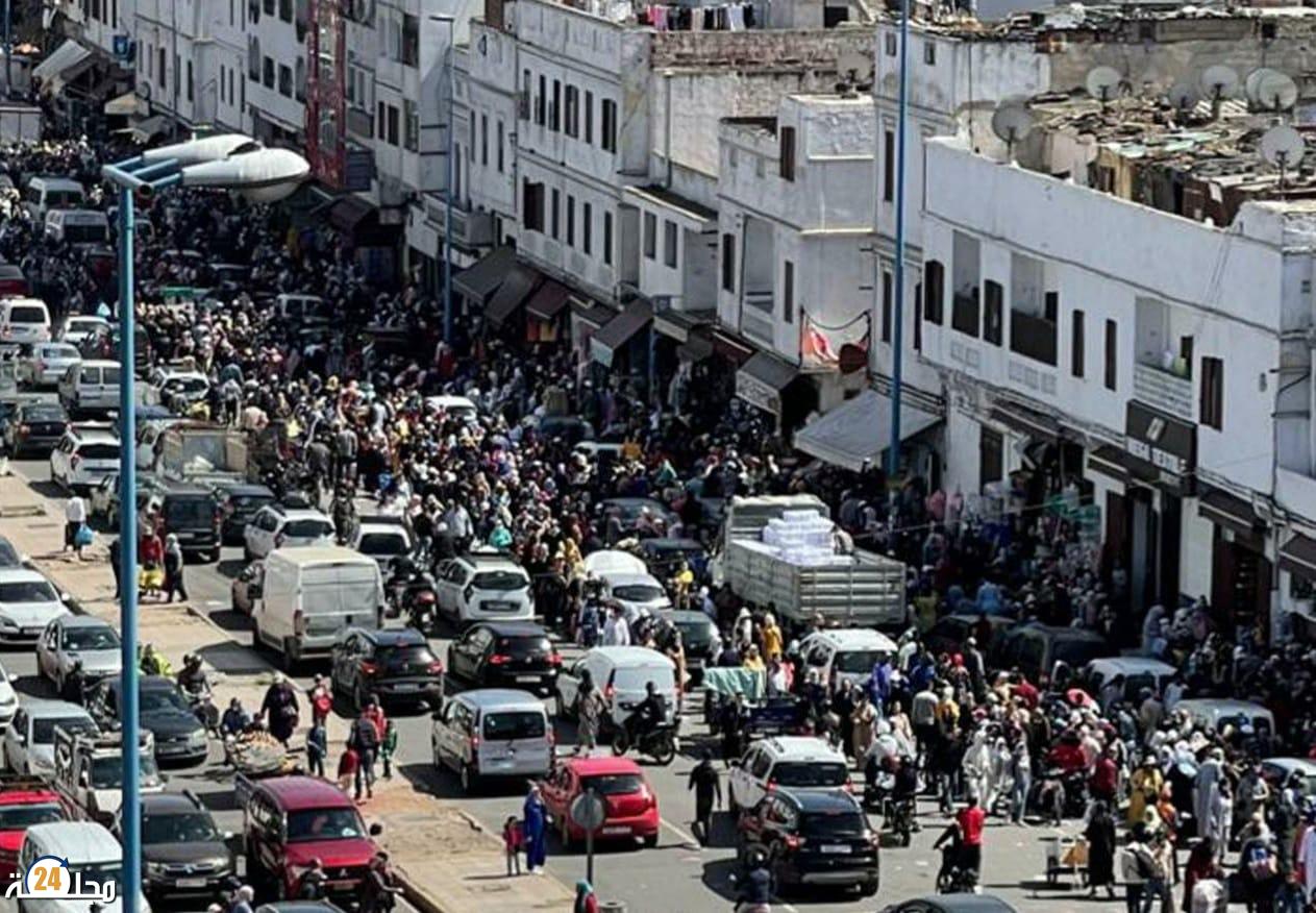 ازدحام مروري بدرب السلطان مع اقتراب عيد الفطر وإقبال مكثف على أسواق الملابس