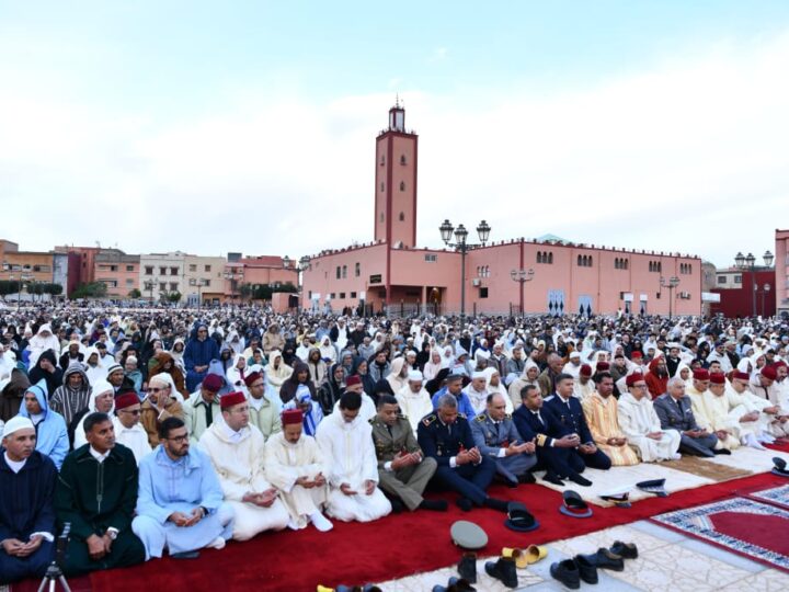 عامل إقليم الرحامنة يؤدي صلاة عيد الفطر وسط أجواء إيمانية بابن جرير