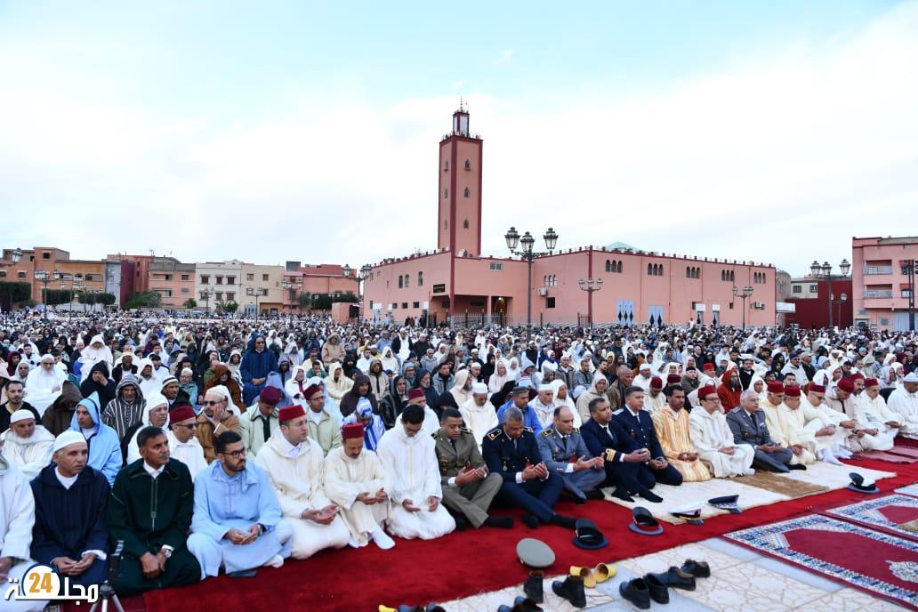 عامل إقليم الرحامنة يؤدي صلاة عيد الفطر وسط أجواء إيمانية بابن جرير