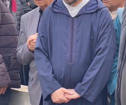 سطات :العامل مولاي حبوها يحضر جنازة العامل بنذهيبة عبد الله