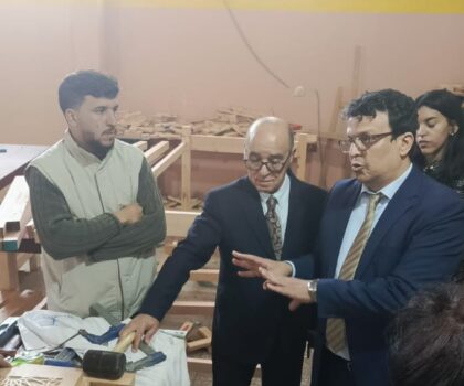 عامل إقليم الرحامنة يتفقد مشاريع دعم الصناعة التقليدية وتأهيل الشباب بابن جرير