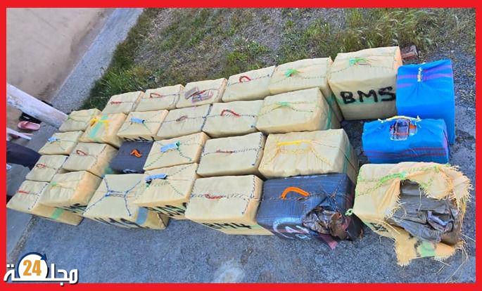 توقيف شخصين يبلغان من العمر 39 و46 سنة ، وذلك للاشتباه في تورطهما في حيازة وترويج المخدرات والمؤثرات العقلية.