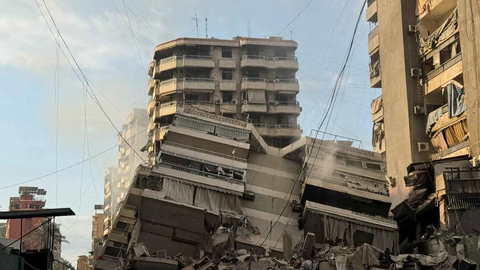 وزارة الصحة اللبنانية : 394 قتيلا في غارات إسرائيل