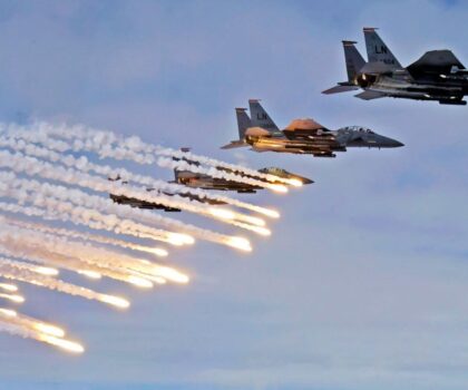 إيران وحدها في قلب العاصفة.. لماذا تخلت روسيا والصين عن حليفهما في أخطر لحظة؟