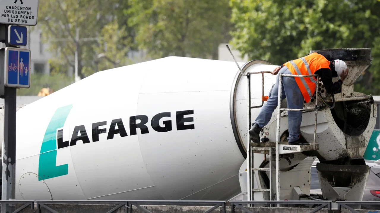 إدانة شركة لافارج الفرنسية في باريس بتهمة تمويل تنظيم الدولة الإسلامية في سوريا