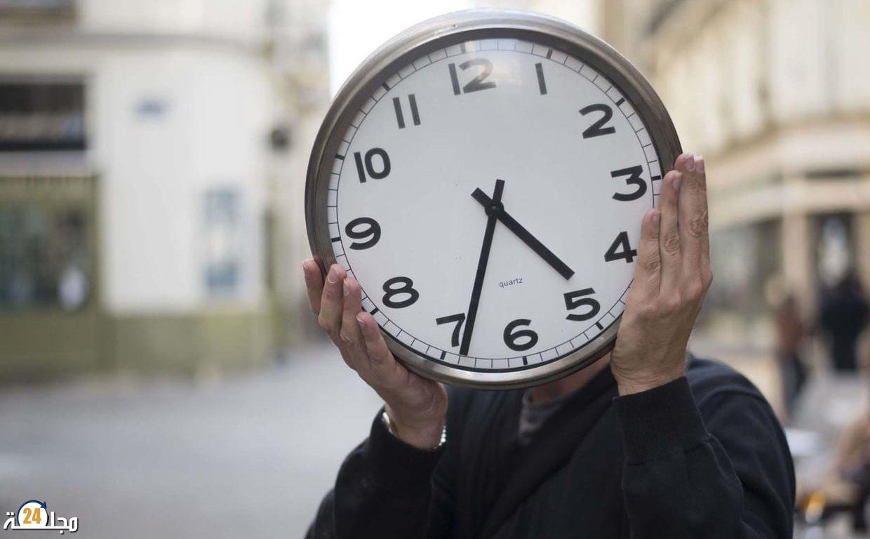 حملة المطالبة بإلغاء الساعة الإضافية بالمغرب تنتقل إلى العرائض الورقية لإلزام الحكومة بالتفاعل