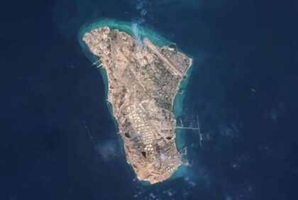 احتمالات وتداعيات التدخل العسكري الأمريكي في جزيرة خرج الإيرانية