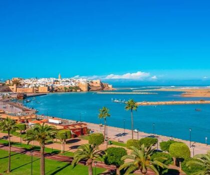 حالة الطقس بالمغرب: نحو عودة الاستقرار الجوي وأجواء ربيعية دافئة