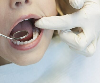 دراسة طبية تؤكد أهمية العناية بالأسنان في الحد من مضاعفات مرض تليف الكبد