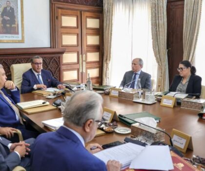 الحكومة تصادق على مرسومين لتمويل الحملات الإنتخابية للأحزاب