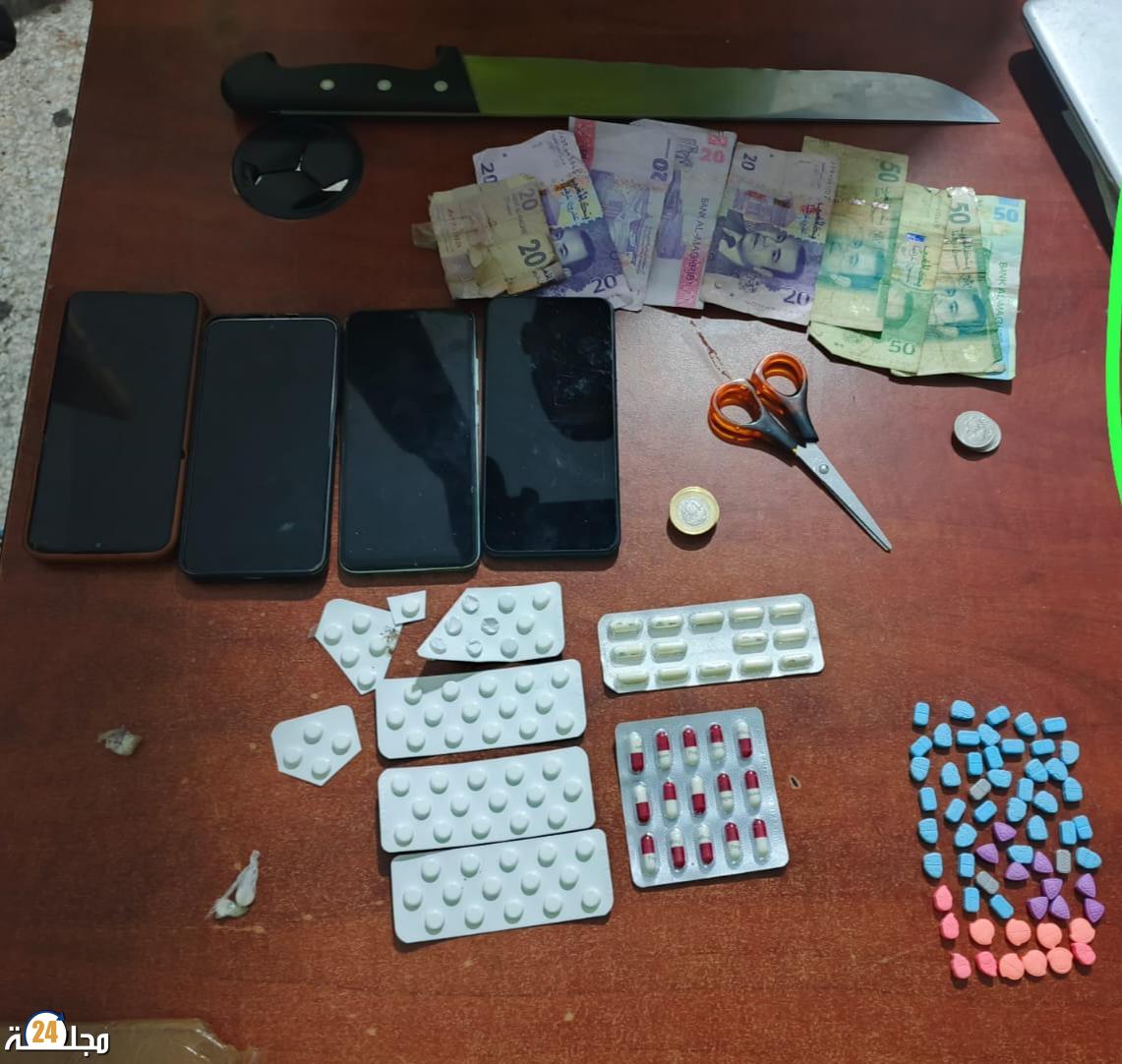الجديدة: عمليات أمنية متزامنة بسيدي بوزيد تسفر عن تفكيك نشاط لترويج الأقراص المهلوسة وتوقيف شخص في حالة هيجان