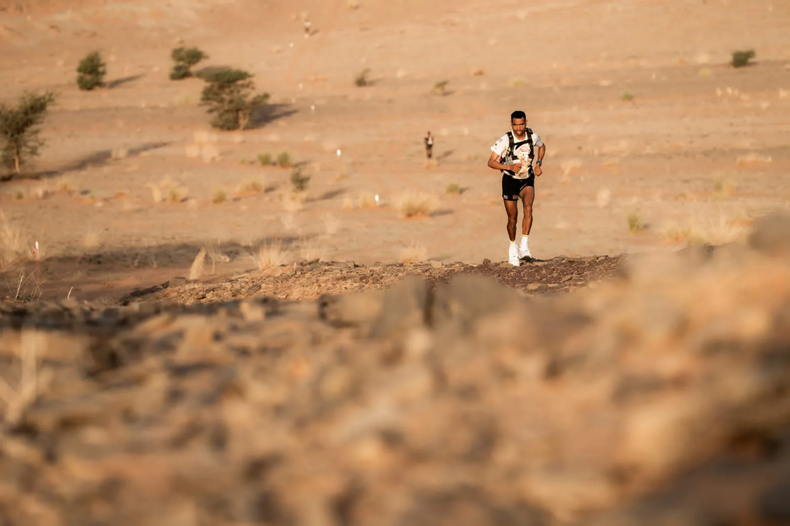 ماراطون الرمال : رشيد المرابطي يتفوق على شقيقه في المرحلة الثالثة