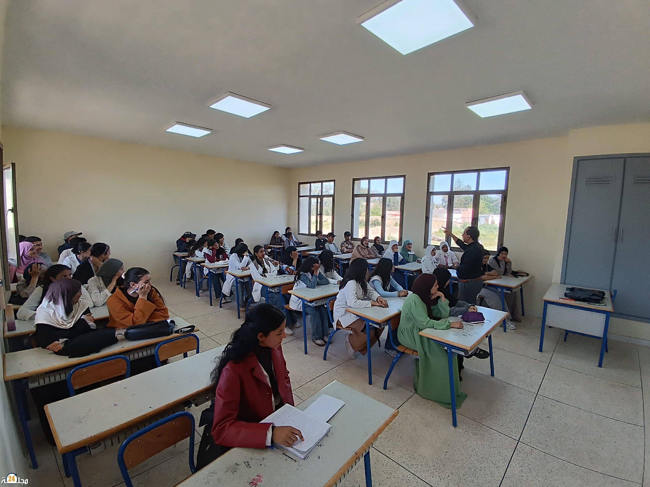 الجديدة..الثانوية الإعدادية علال الفاسي تحتضن ورشات انجاز المغرب للتكوين المقاولاتي والوعي الرقمي لفائدة التلاميذ