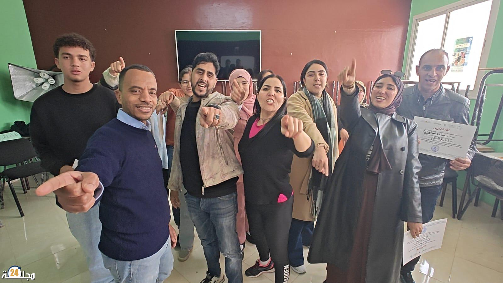 فاطمة الزهراء أحرار تغني فعاليات مهرجان آسفي لسينما المدارس ضمن ورشة إعداد الممثل