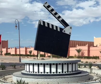 ورزازات: ضعف الربط الجوي يهدد مكانتها كعاصمة للسينما