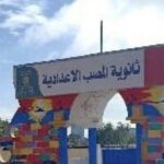 شخصان أحدهما يحمل “جنوي” يقثحمان ملعب ثانوية المصب بآزمور