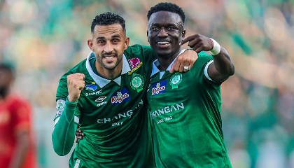 الرجاء يمطر شباك الفتح برباعية…عرض قوي يعزز وصافته في الدوري