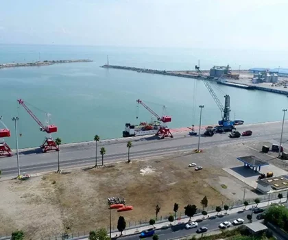 تداعيات فشل مفاوضات إسلام آباد: واشنطن تفرض حصارا على موانئ إيران وأسعار النفط تقفز