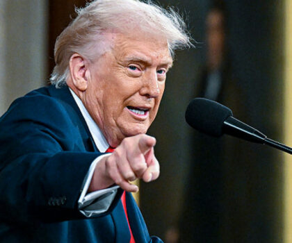 ترامب يجدد هجومه على الناتو ويهدد بالسيطرة على جزيرة غرينلاند وسط انقسامات متزايدة