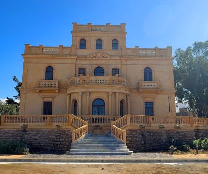 زلزال إداري يهز الدار البيضاء .. عزل باشا المعاريف وقائد أنوال بسبب هدم فيلا تراثية